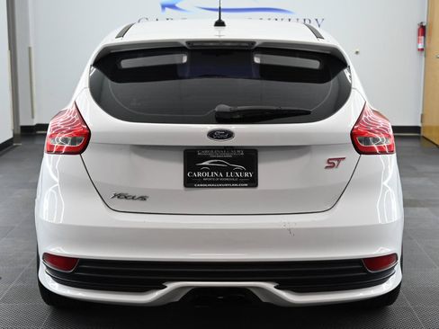 Used 2017 Ford Focus ST w/ Equipment Group 401A FWD image 3