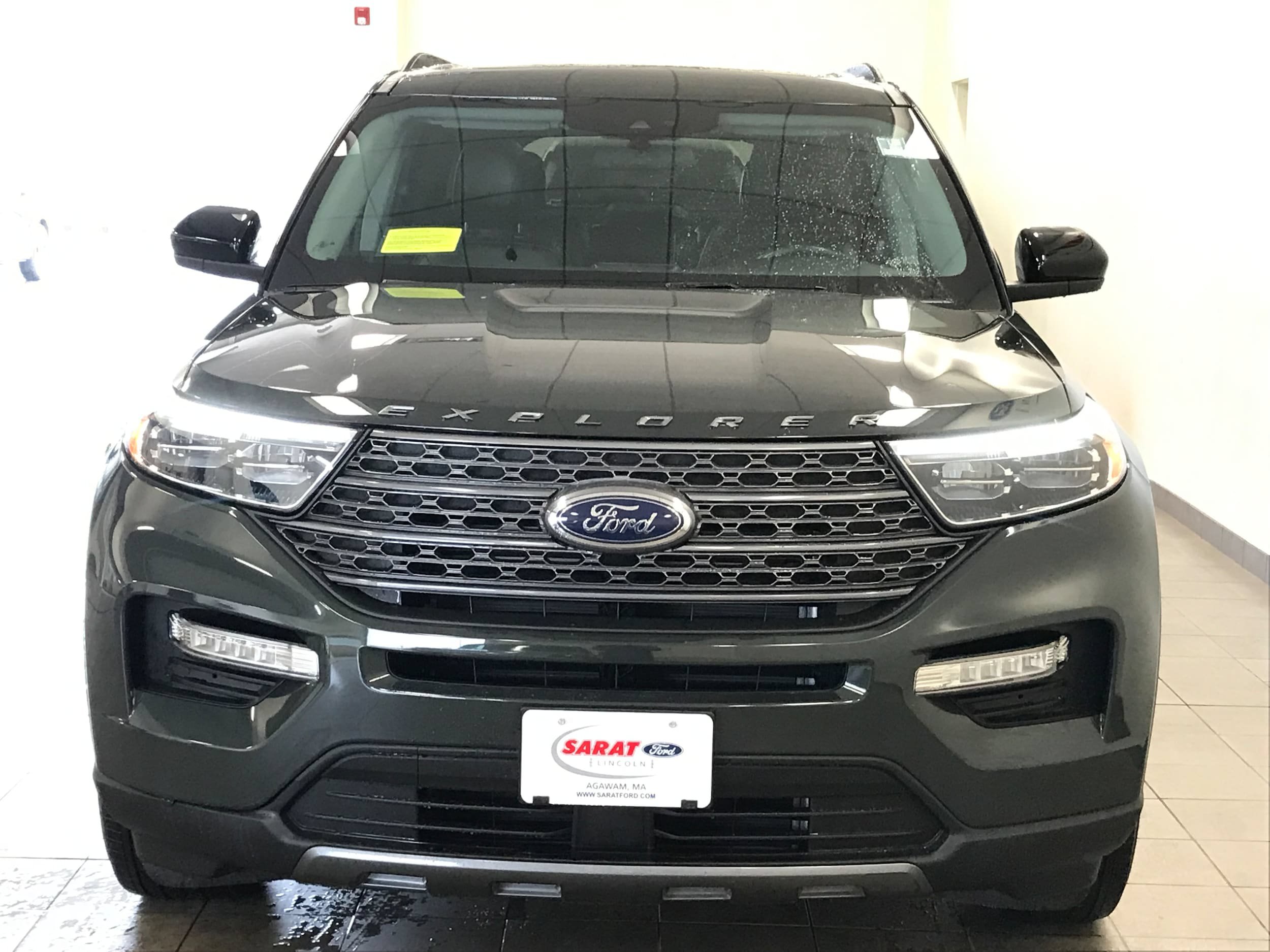 Used 2023 Ford Explorer XLT w/ Equipment Group 202A AWD/4WD image 3