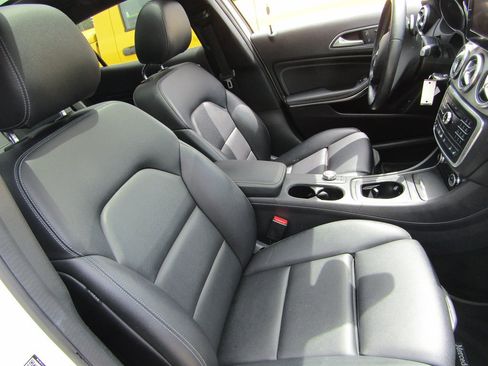 Used 2017 Mercedes-Benz GLA 250 4MATIC image 5