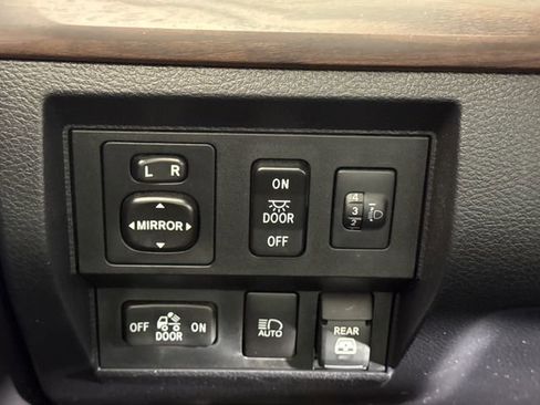 Used 2021 Toyota Tundra Limited w/ Limited Premium Package AWD/4WD image 57