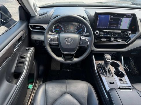 Used 2022 Toyota Highlander Limited FWD image 19