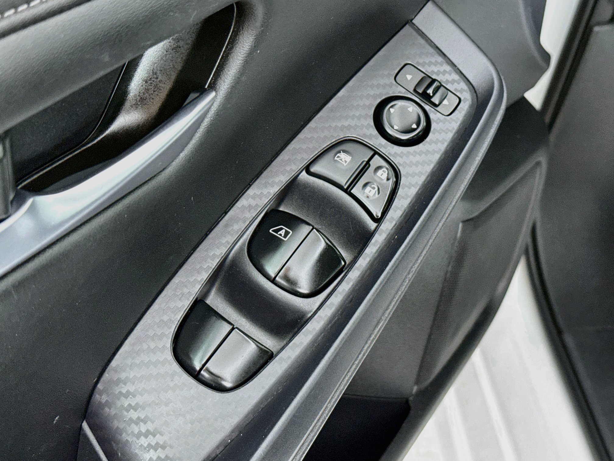 Used 2024 Nissan Sentra SV FWD image 20