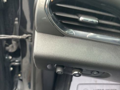 Used 2020 Chevrolet Traverse LT image 35