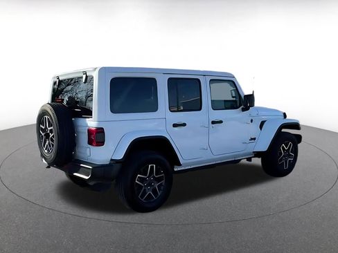 Used 2025 Jeep Wrangler Sahara image 12