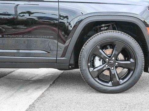 New 2025 Jeep Grand Cherokee Limited image 10