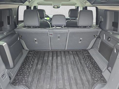 Used 2023 Land Rover Defender 110 X-Dynamic SE image 12