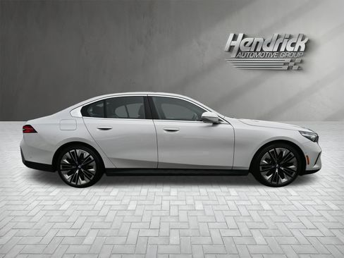 Used 2024 BMW 530i w/ Convenience Package image 12