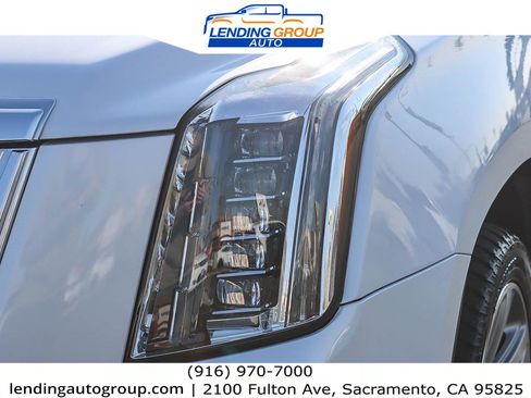 Used 2018 Cadillac Escalade ESV Premium Luxury image 7