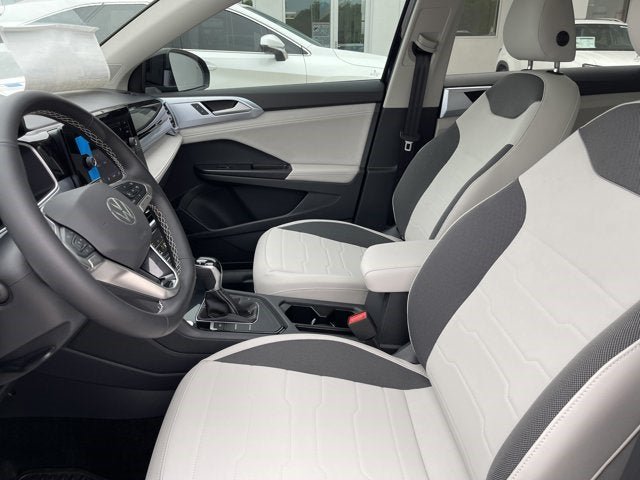 New 2025 Volkswagen Taos SE FWD image 20