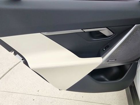 Used 2025 BMW 530i image 32