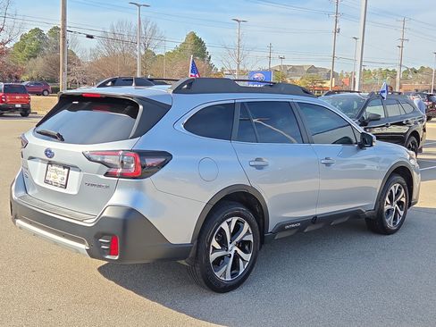 Used 2020 Subaru Outback Limited image 3
