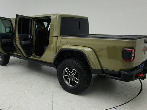 Used 2025 Jeep Gladiator Mojave AWD/4WD image 11