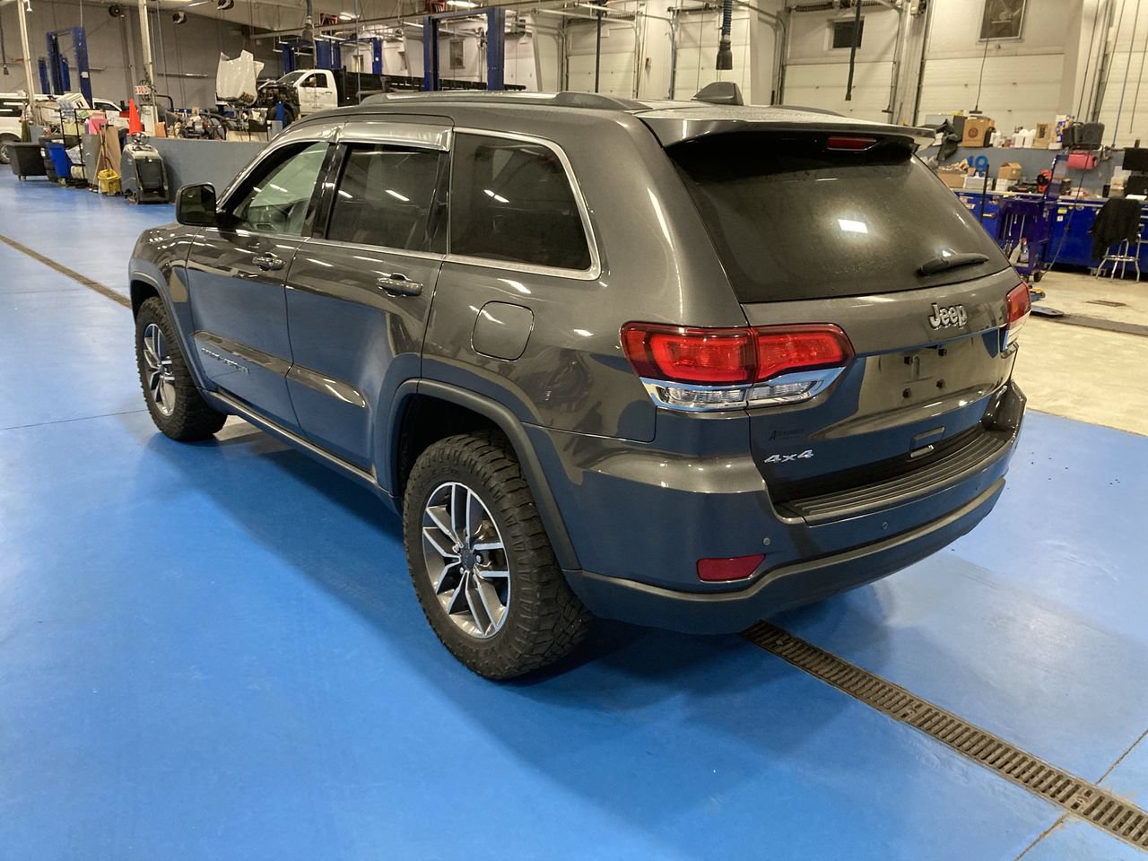Used 2020 Jeep Grand Cherokee Laredo w/ Security & Convenience Group AWD/4WD image 5