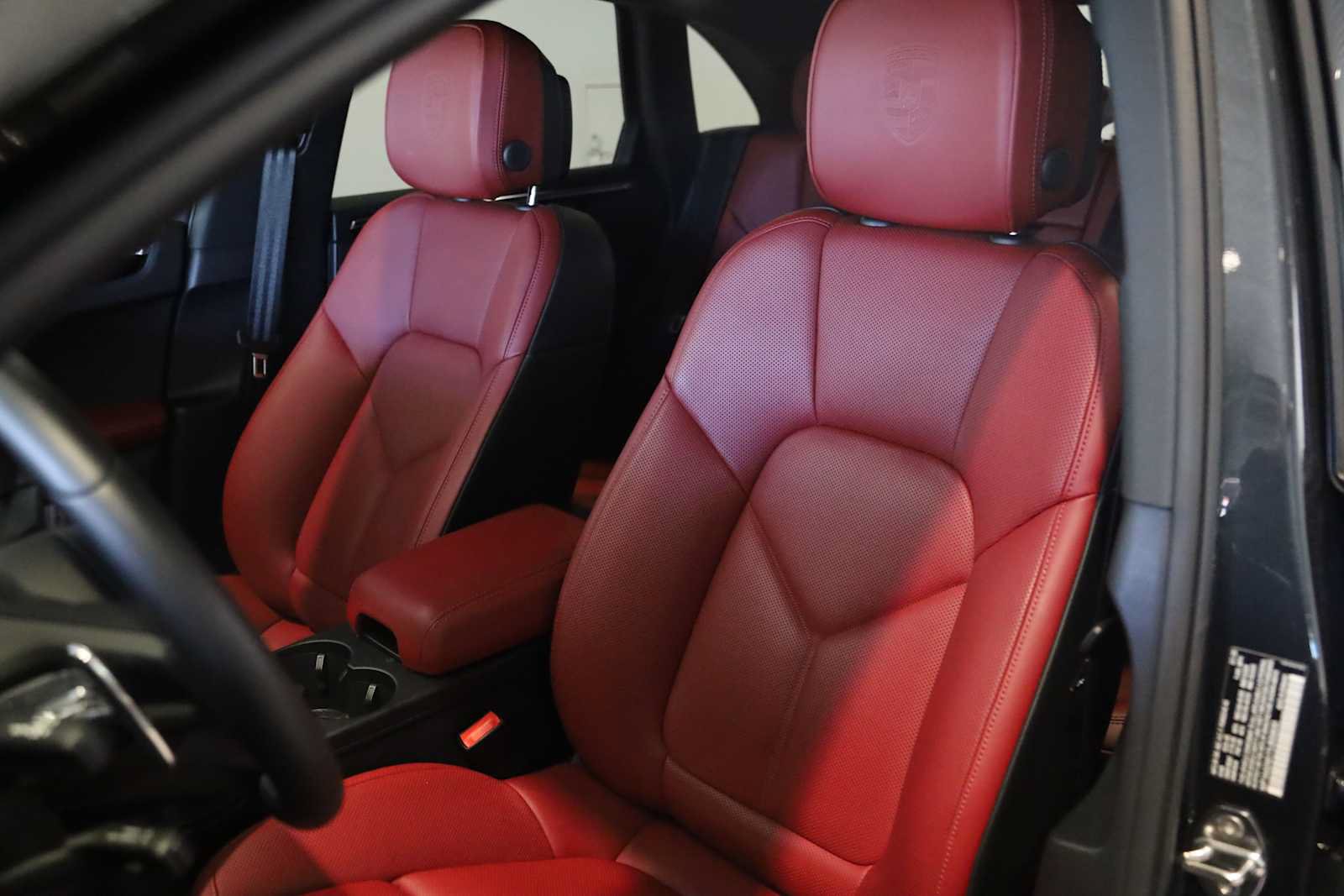 Used 2026 Porsche Macan AWD/4WD image 5