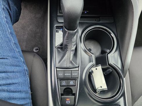 Used 2019 Toyota Camry LE w/ Sunroof Package image 29