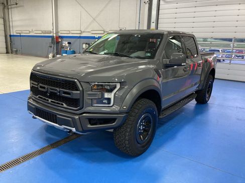 Used 2018 Ford F150 Raptor w/ Equipment Group 802A Luxury AWD/4WD image 3