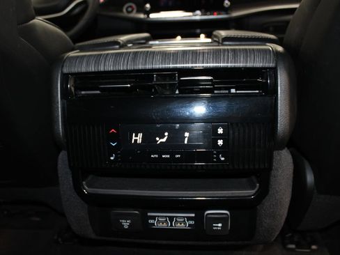 Used 2023 Jeep Wagoneer L Series III w/ Preferred Equipment Group AWD/4WD image 35