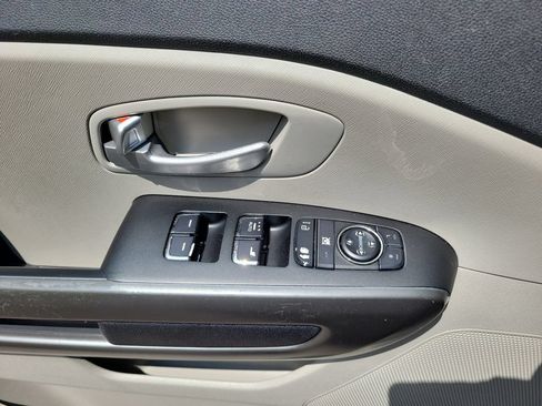 Used 2020 Kia Sedona EX FWD image 25