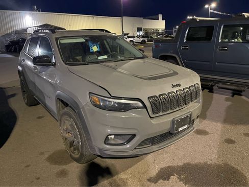 Used 2022 Jeep Cherokee Latitude w/ Sun & Sound Group image 3