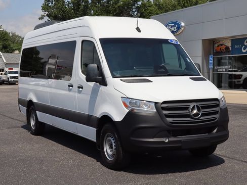 Used 2025 Mercedes-Benz Sprinter 2500 image 2
