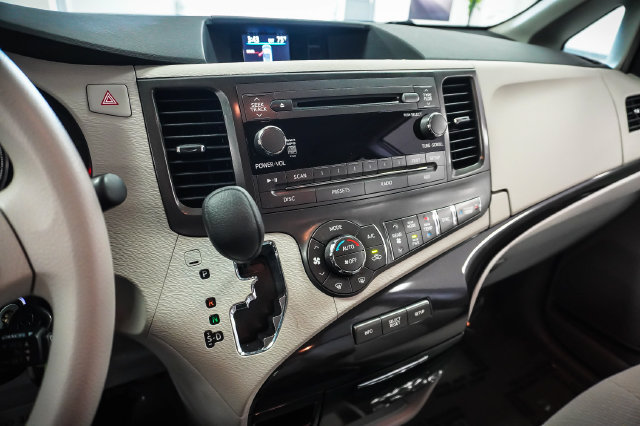 Used 2014 Toyota Sienna LE FWD image 15