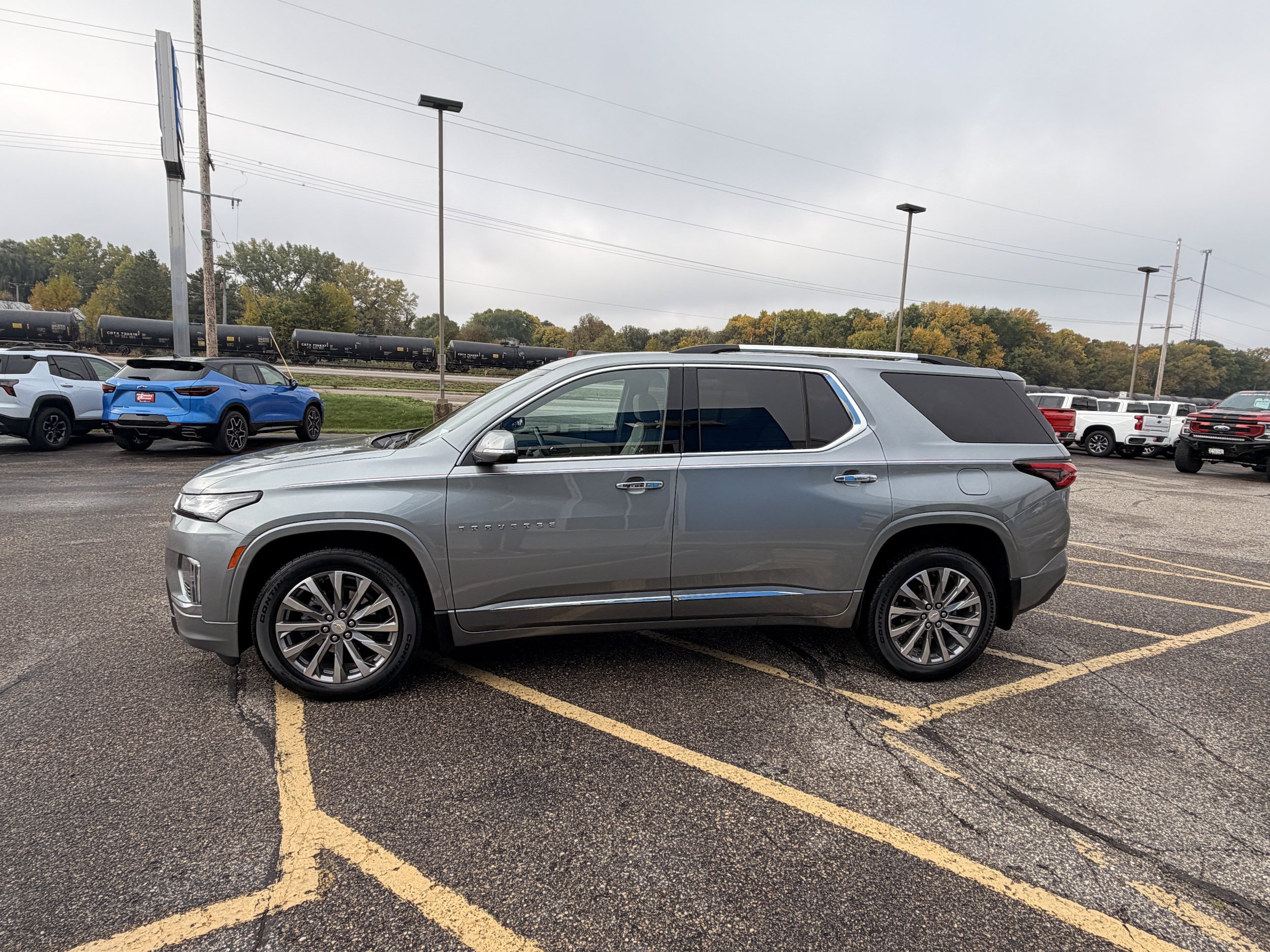 Used 2023 Chevrolet Traverse Premier AWD/4WD image 2