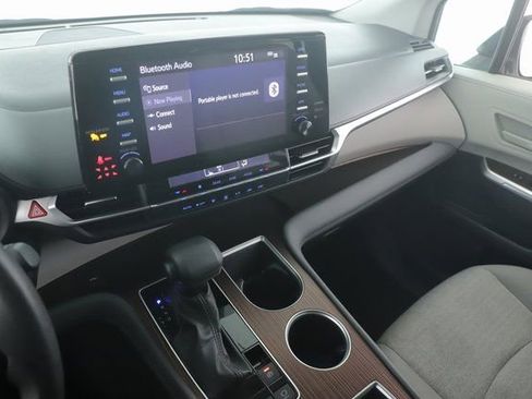 Used 2024 Toyota Sienna LE image 23