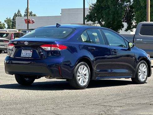 Used 2024 Toyota Corolla LE w/ LE Convenience Package FWD image 2