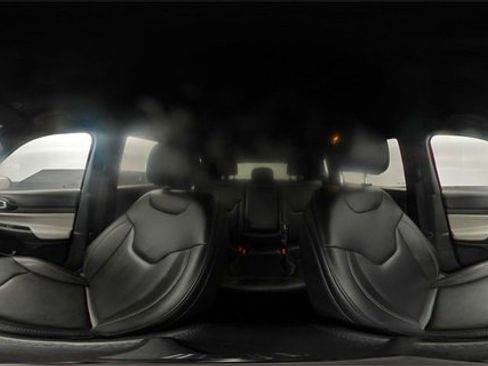 Used 2025 Jeep Compass Limited image 27