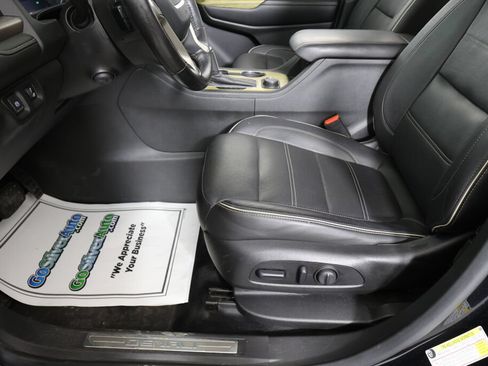 Used 2019 GMC Acadia Denali w/ Technology Package AWD/4WD image 13