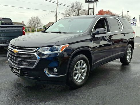 Used 2021 Chevrolet Traverse LT image 3