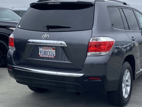Used 2013 Toyota Highlander Plus FWD image 4