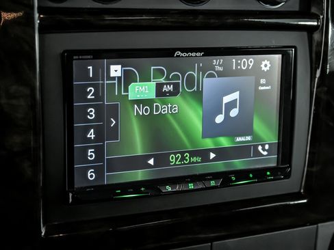 Used 2018 GMC Savana 2500 Extended w/ Enhanced Convenience Package image 29