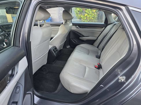 Used 2019 Honda Accord Touring image 11