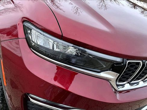 Used 2024 Jeep Grand Cherokee Limited AWD/4WD image 28