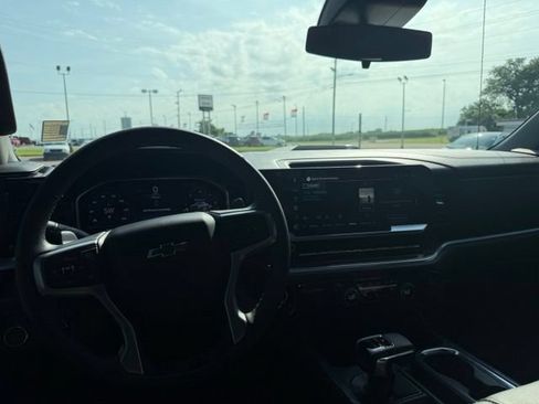 Used 2025 Chevrolet Silverado 1500 LT Trail Boss w/ Convenience Package II AWD/4WD image 21