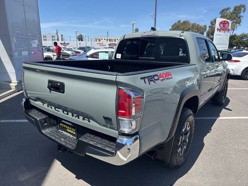 Certified 2023 Toyota Tacoma TRD Off-Road w/ Black Out Package (TMS) AWD/4WD image 7
