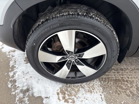Used 2020 Volvo XC40 T5 Momentum w/ Protection Package Premier image 15