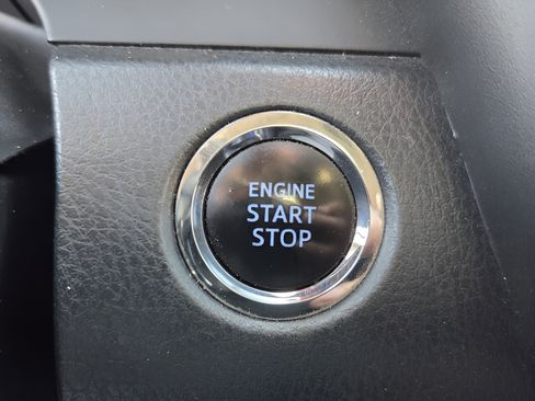 Used 2019 Toyota Camry SE w/ Convenience Package FWD image 22