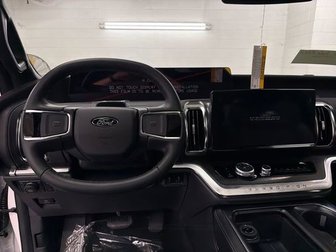 New 2026 Ford Expedition Max Platinum image 8