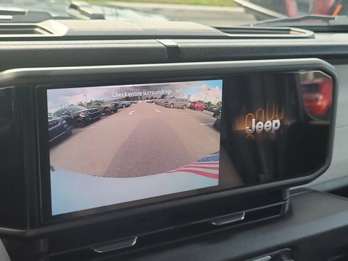 Certified 2025 Jeep Wrangler Sport AWD/4WD image 21