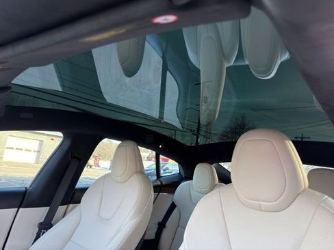 Used 2022 Tesla Model S image 19