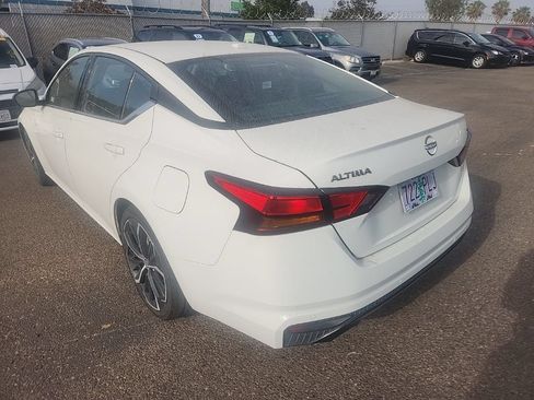 Used 2024 Nissan Altima 2.5 SR FWD image 11