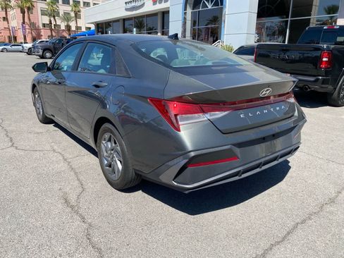 Used 2024 Hyundai Elantra SEL FWD image 8