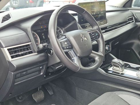 Used 2025 Mitsubishi Outlander SE AWD/4WD image 13