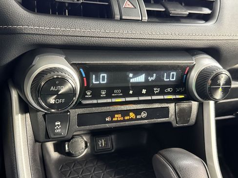Used 2024 Toyota RAV4 LE AWD/4WD image 31