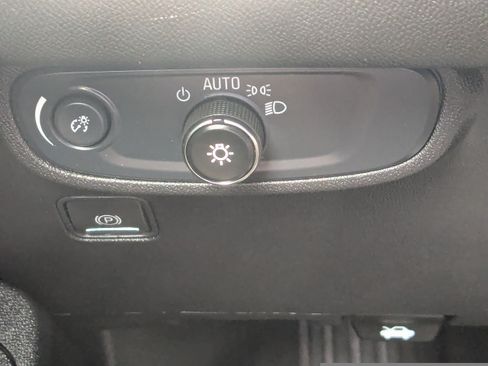 Used 2024 GMC Terrain SLE AWD/4WD image 29