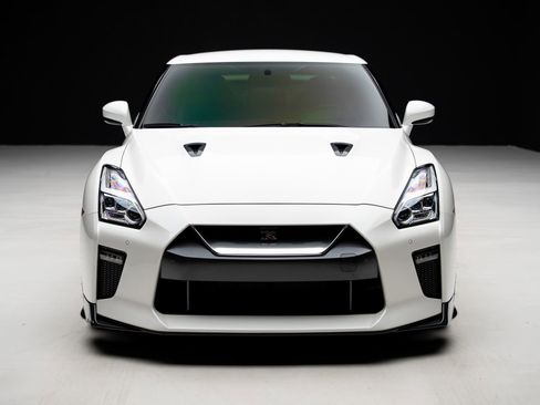 Used 2019 Nissan GT-R Premium AWD/4WD image 7