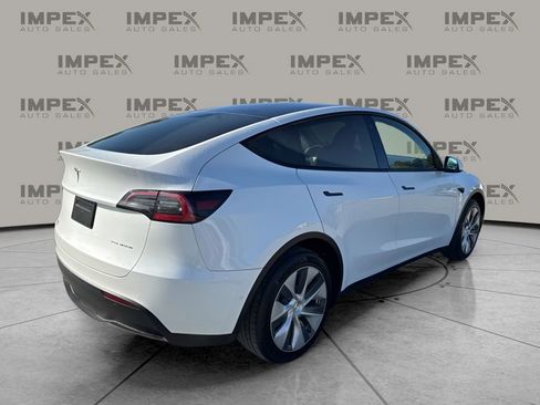Used 2022 Tesla Model Y Long Range image 5