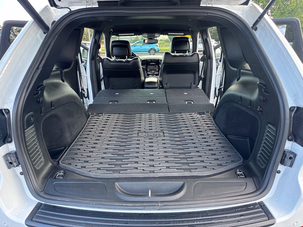 Used 2020 Jeep Grand Cherokee Altitude AWD/4WD image 16